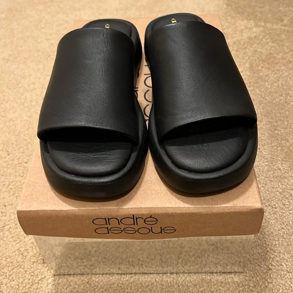 Sandals leather slip on style -open toe leather top and sole featherweights🩴New